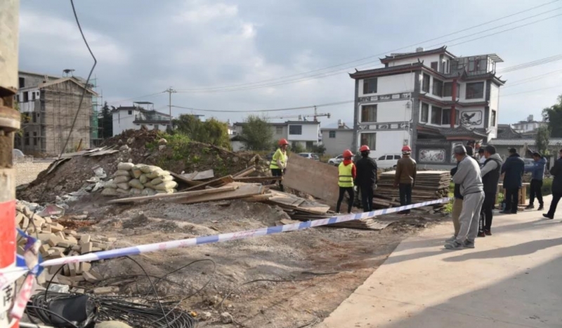 古城区对乱占耕地建房行为进行整治，依法拆除违建房，八个不准 (4).jpg