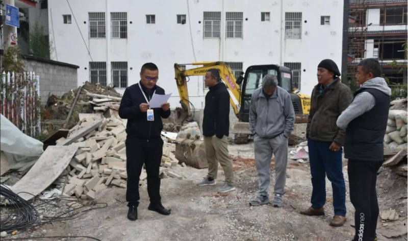 古城区对乱占耕地建房行为进行整治，依法拆除违建房，八个不准 (5).jpg