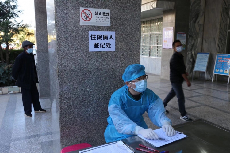 “一床一陪护、固定唯一出入口……”针对秋冬季疫情防控，丽江市人民医院这些改变你要.jpg
