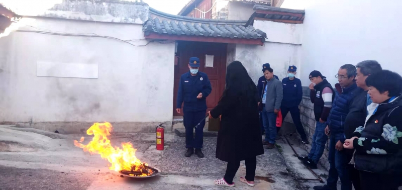 丽江古城七一街消防安全演练，提高消防自防自救能力 (5).jpg