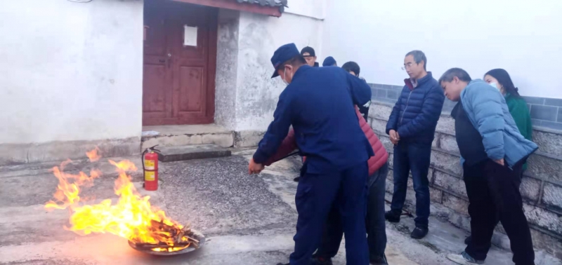 丽江古城七一街消防安全演练，提高消防自防自救能力 (7).jpg