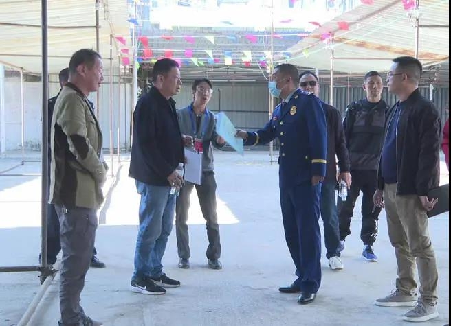 严把疫情防控关  打造安全放心的冬季商品展销会2.jpg