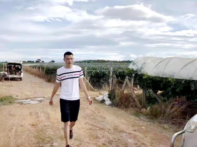 丽江一民警，异地跳水深有三米的湖救人，被救者远道而来感谢 (4).jpg