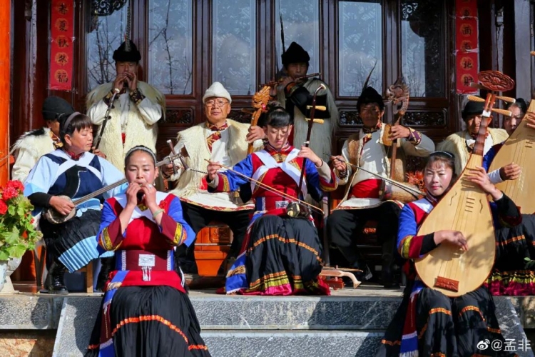 著名主持人孟非再到丽江，大赞白沙美景、古乐 (1).jpg