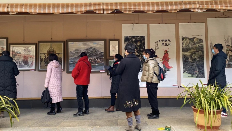 云南省抗疫美术摄影作品全省巡展——丽江站在丽江市博物院开展 (4).jpg