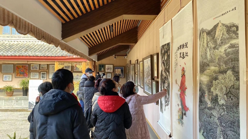 云南省抗疫美术摄影作品全省巡展——丽江站在丽江市博物院开展 (10).jpg