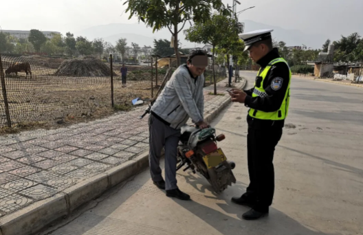无证驾驶、酒后驾驶机动车，永胜县道路交通安全违法行为曝光 (3).png