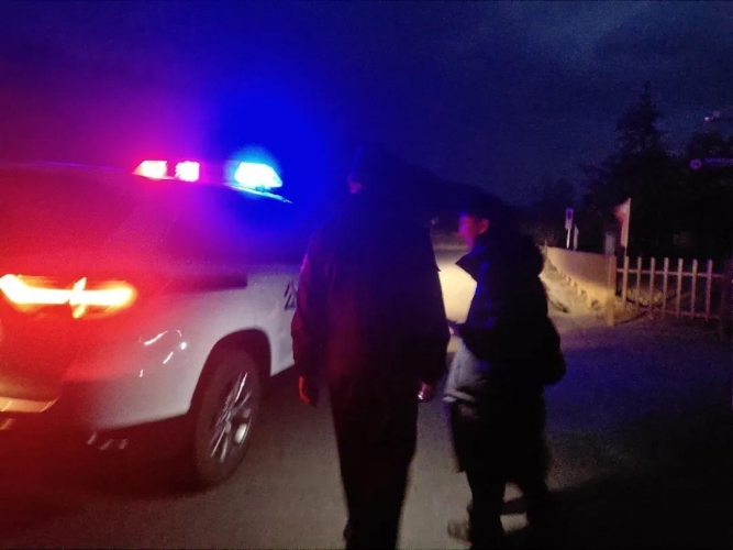 景区迷路游客，一小时后在丛林腹地找到 (3).jpg