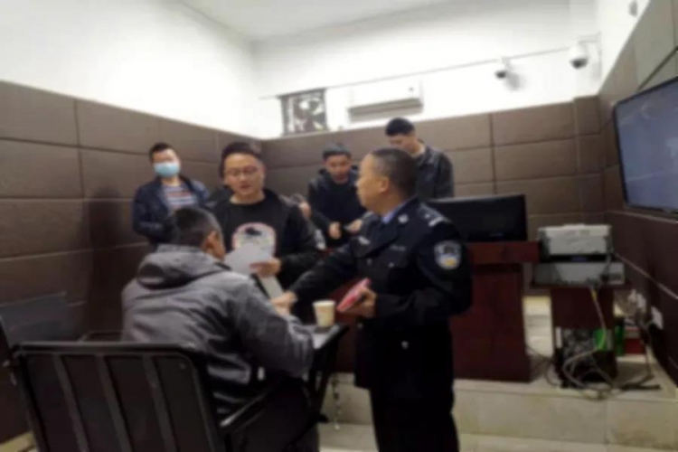 华坪警方成功抓获涉嫌跨境网络开设赌场罪在逃人员一名 (1).jpg