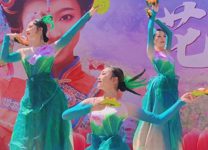 为每一个拥有美好梦想并执着追求的人们喝彩！丽江千古情花痴节闪亮登场 (11).jpg