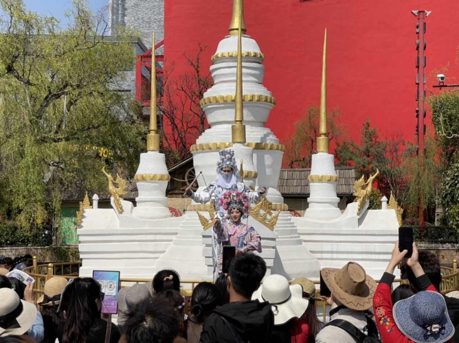 为每一个拥有美好梦想并执着追求的人们喝彩！丽江千古情花痴节闪亮登场 (7).jpg