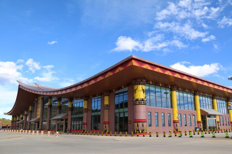 伴随着春的脚步 泸沽湖机场加密昆明航班至每天2班.jpg