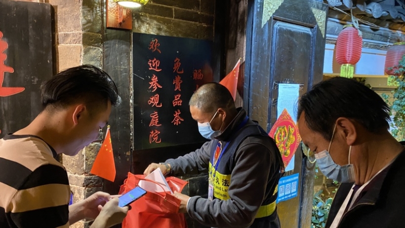 丽江文旅部门开展专项整治 执法支队夜查古城酒吧... (8).jpg