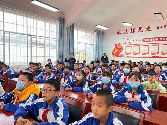 复星旅文爱必侬“总有一角温暖你”公益捐书活动走进丽江 (6).jpg