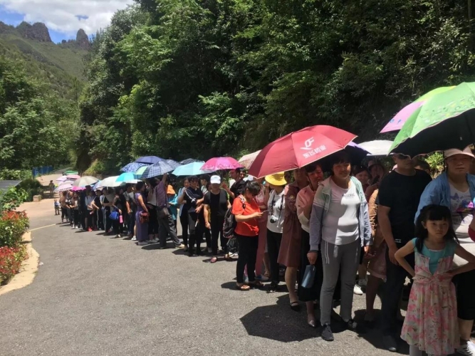 丽江旅游业强势复苏 与2019年同期相比增幅20%以上4.jpg