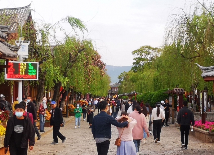 丽江清明假期三天共接待游客33.55万人次 旅游收入3.82亿元 (2).jpg