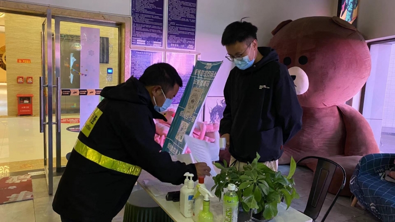 丽江对多家网吧突击检查，发现问题 责令整改 (1).jpg