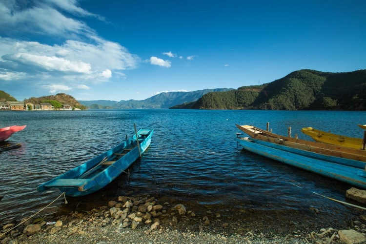 泸沽湖全面实施十大工程 努力守护一湖碧水1.jpg