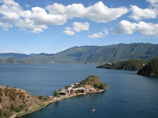 泸沽湖全面实施十大工程 努力守护一湖碧水8.jpg