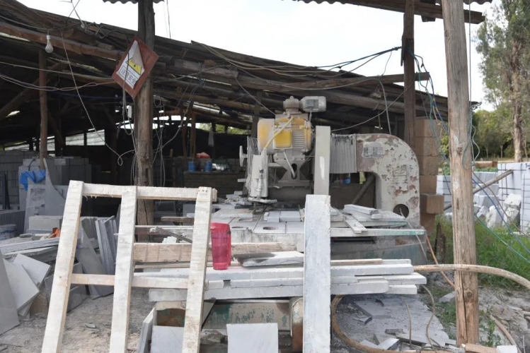 古城区关停七河镇两家石材加工作坊 (5).jpg