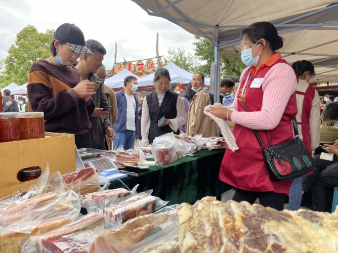 文旅融合丽江模式换挡提速 文旅惠民发布并启动文旅消费试点城市建设 (7).jpg