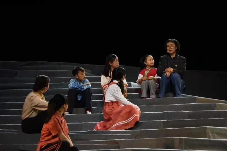 大型原创话剧《桂梅老师》在昆明成功首演 (1).jpg