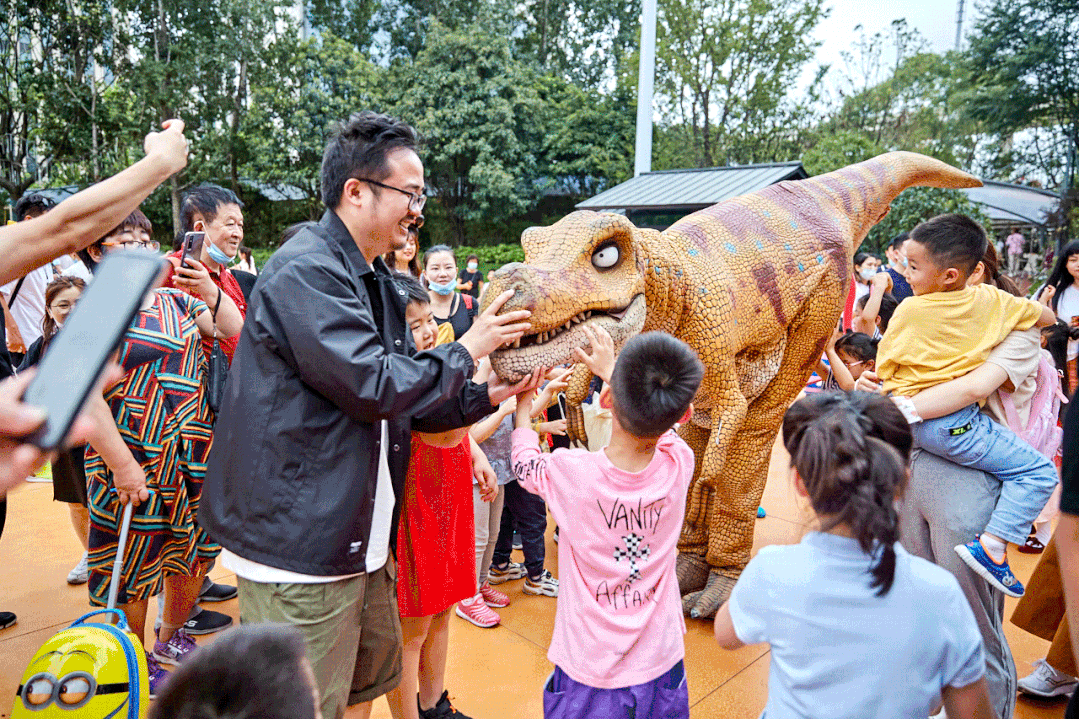 “恐龙空降丽江” 丽江千古情景区重磅推出亲子秀《WA！恐龙》 (3).gif