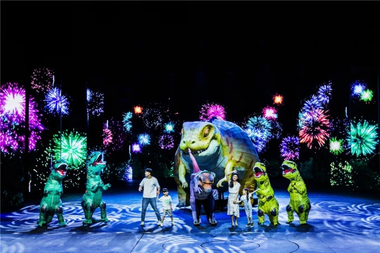 “恐龙空降丽江” 丽江千古情景区重磅推出亲子秀《WA！恐龙》 (5).jpg
