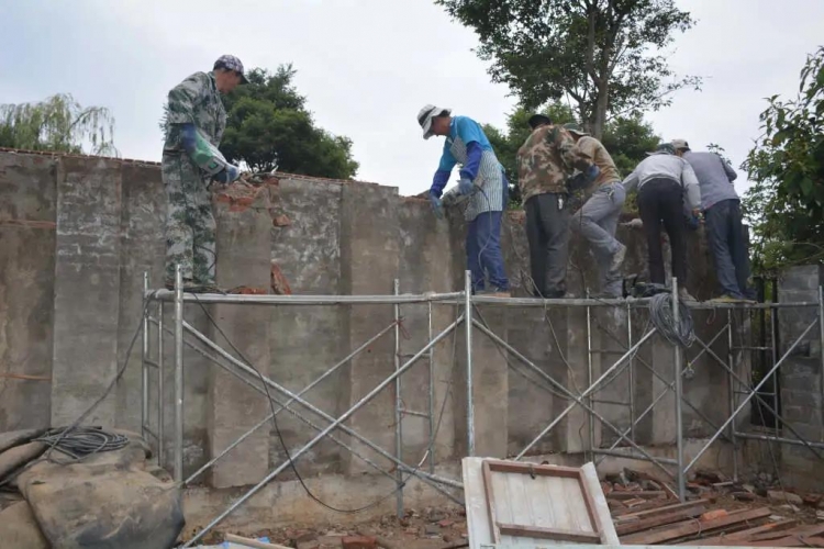 重拳出击  古城区强制拆除10户违法建筑3.jpg