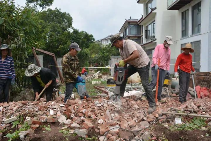 重拳出击  古城区强制拆除10户违法建筑4.jpg