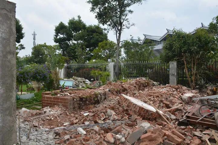 重拳出击  古城区强制拆除10户违法建筑5.jpg