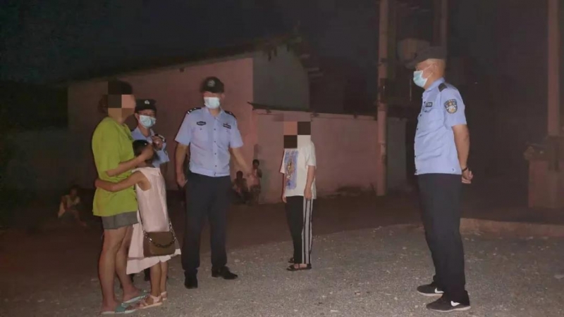 永胜一女孩负气离家出走 民警及时帮助找回.jpg