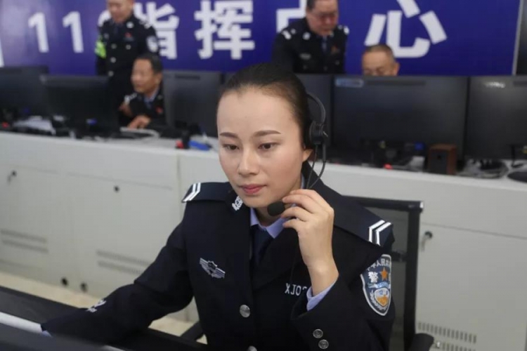 华坪县公安局110指挥中心“一听三巡查”让110更亲民更便民.jpg