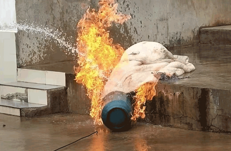 液化气罐引发大火，危急时刻民警出手及时扑灭