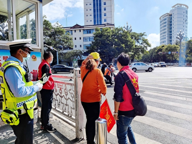 践行志愿服务 共创文明城市 (1).jpg