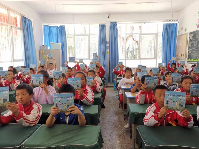 小手拉大手 文明齐步走  丽江市各中小学校学生当小小宣传员“给家长上堂课”