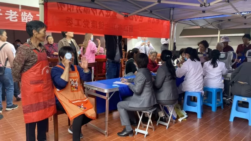 丽江市“卫健先锋·医心医意”党建义诊服务活动暨“敬老月”活动走进丽江家园小区