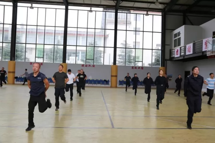 丽江市公安局开展“百名教师教官千场教学”岗位练兵活动