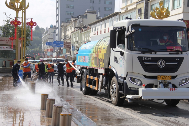 古城区投控集团助力文明城市创建  装扮丽江最靓的gai