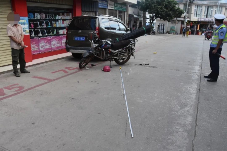 男子醉驾摩托车失控，原地打转酿交通事故1.jpg