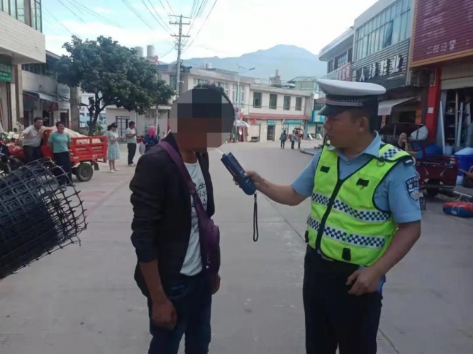 男子醉驾摩托车失控，最终酿成交通事故