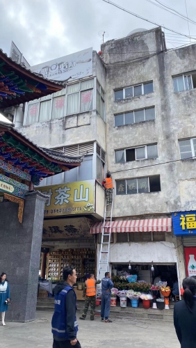提升城市精细化管理  古城区多部门联合执法为农贸市场换新颜 (12).jpg