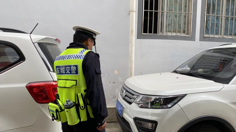 提升城市精细化管理  古城区多部门联合执法为农贸市场换新颜 (13).jpg