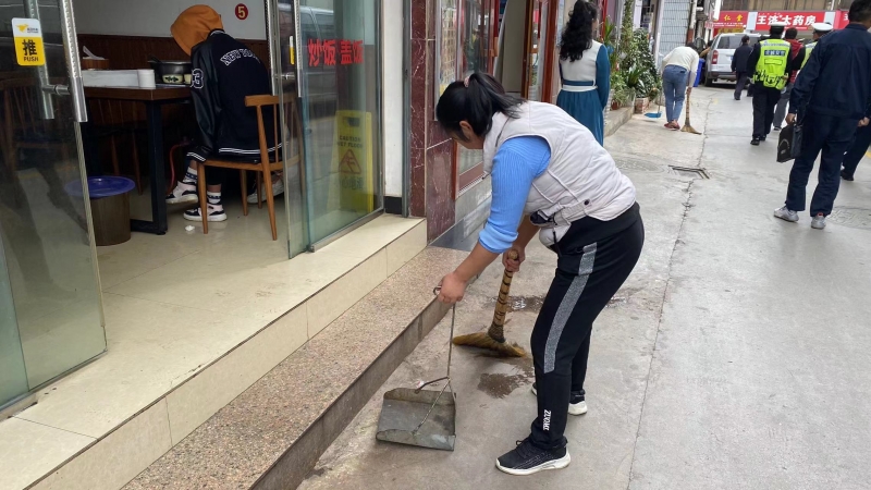 提升城市精细化管理  古城区多部门联合执法为农贸市场换新颜 (14).jpg