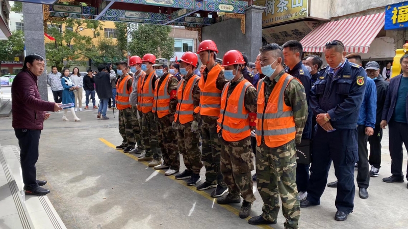 提升城市精细化管理  古城区多部门联合执法为农贸市场换新颜 (15).jpg