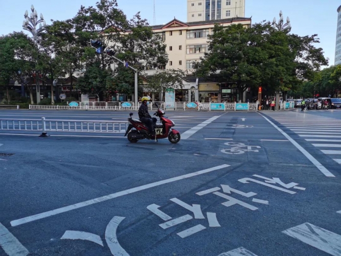 丽江城区部分路口交通标志标线有调整