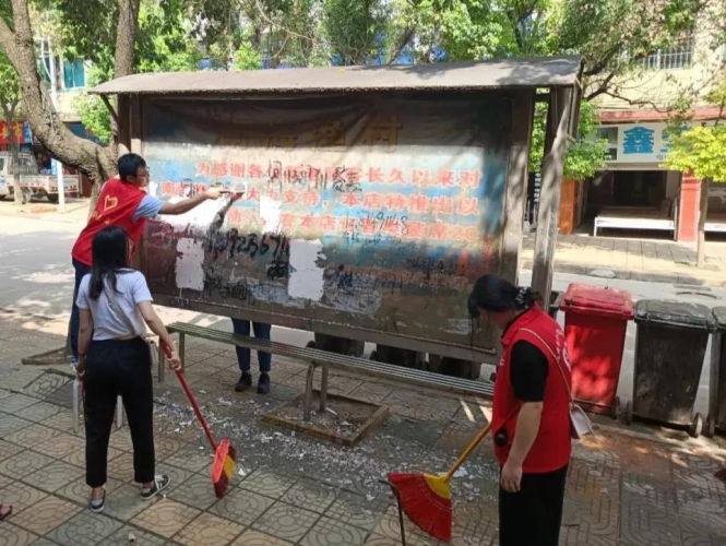 创建国家卫生县城，华坪团员青年在行动