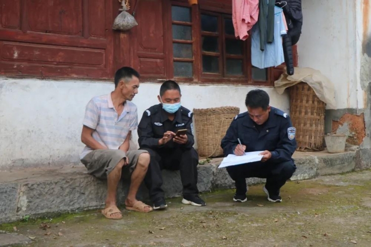 永胜县羊坪派出所深入开展入户走访活动