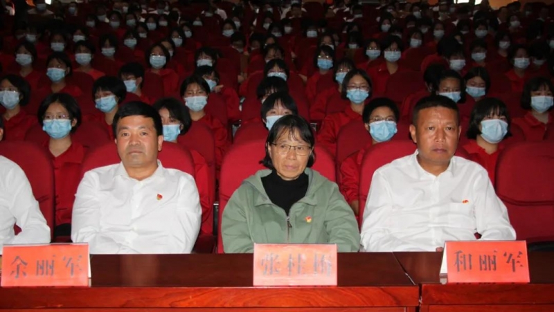 大型原创话剧《桂梅老师》在华坪公演