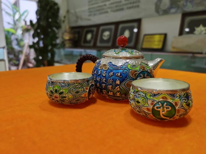 永胜县非物质文化遗产珐琅银器走出国门